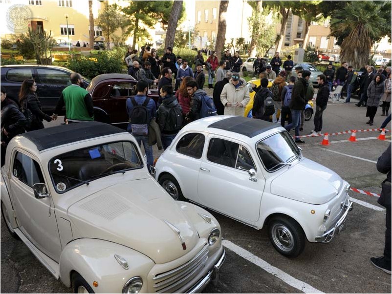 Le auto nel piazzale nel Polo universitario di via Marengo