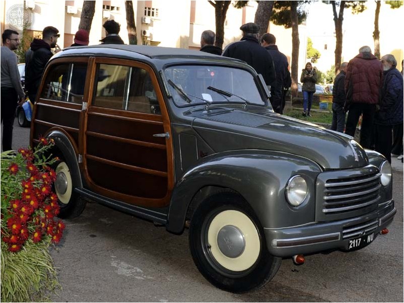 Le auto nel piazzale nel Polo universitario di via Marengo