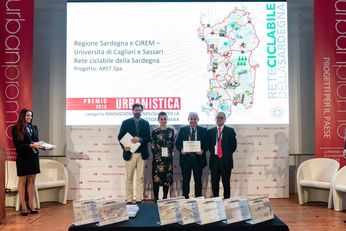 Milano. Le premiazioni alla Triennale. Il professor Meloni &egrave; il secondo da destra