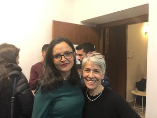 Da sinsitra, Maria Chiara di Guardo e Rossella Faa. L'artista, cantautrice e interprete canora di una Sardegna ricca di sensualit&agrave;, storie e genuinit&agrave;, ha incoraggiato e pungolato i team del progetto Eos