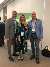 Elisabetta Cotti con i delegati della Societ&agrave; italiana di endodonzia, Roberto Fornara e Filippo Cardinali