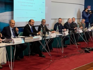 Una fase della presentazione del progetto Bat. Al tavolo i vertici di aziende ed enti coinvolti