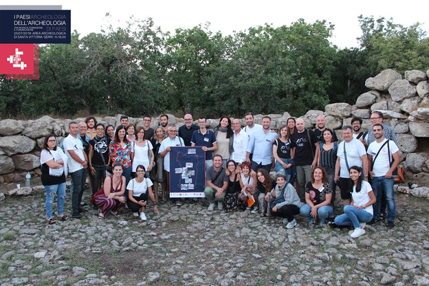 Paesi dell'archeologia: foto di gruppo nella tappa di Serri