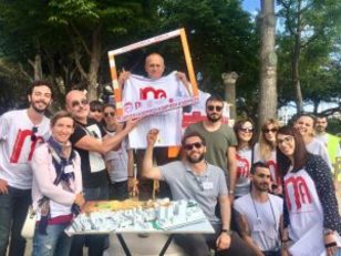 Il gruppo di Vestigia UniCa durante l'edizione 2018 di Monumenti Aperti, con la geniale iniziativa dei 30Piedi