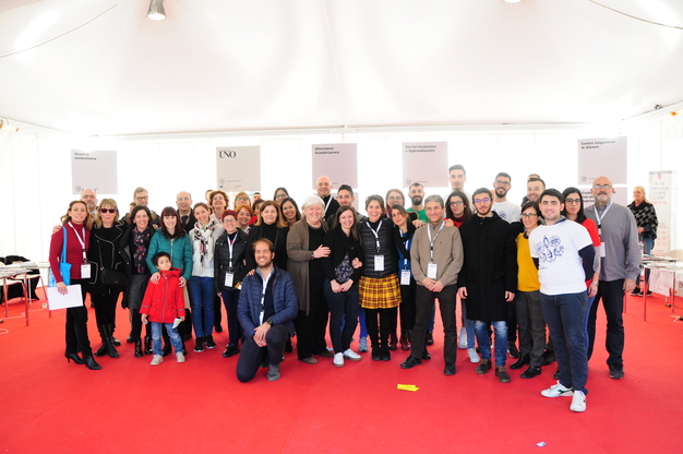 L'ormai tradizionale foto di gruppo con il Rettore e lo staff della Direzione per la Didattica allo stand dell'accoglienza