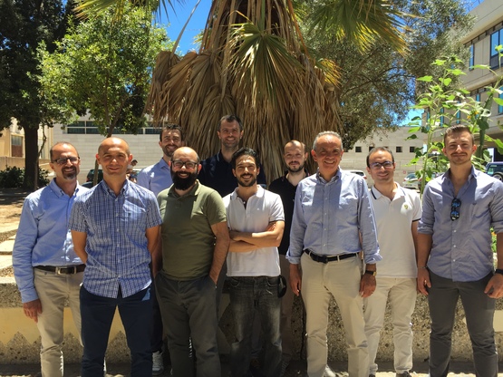 I ricercatori di Pluribus One. Da sinistra, Giorgio Giacinto, Davide Ariu, Alessio Mulas, Matteo Mauri, Fabio Roli, Guido Mureddu ed Enrico Salis. Dietro, Luca Piras, Battista Biggio e Igino Corona