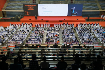 Nanjing. Il professor Roli sul podio cinese durante la relazione sulle tematiche inerenti "machine learning"