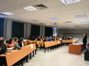 Il saluto di Micaela Morelli, Prorettore alla Ricerca , agli studenti impegnati nella competizione