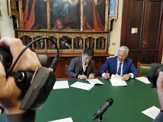 La firma dell'accordo