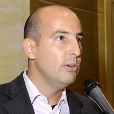 Cristian Perra. Insegna Ingegneria industriale, informazione e telecomunicazioni
