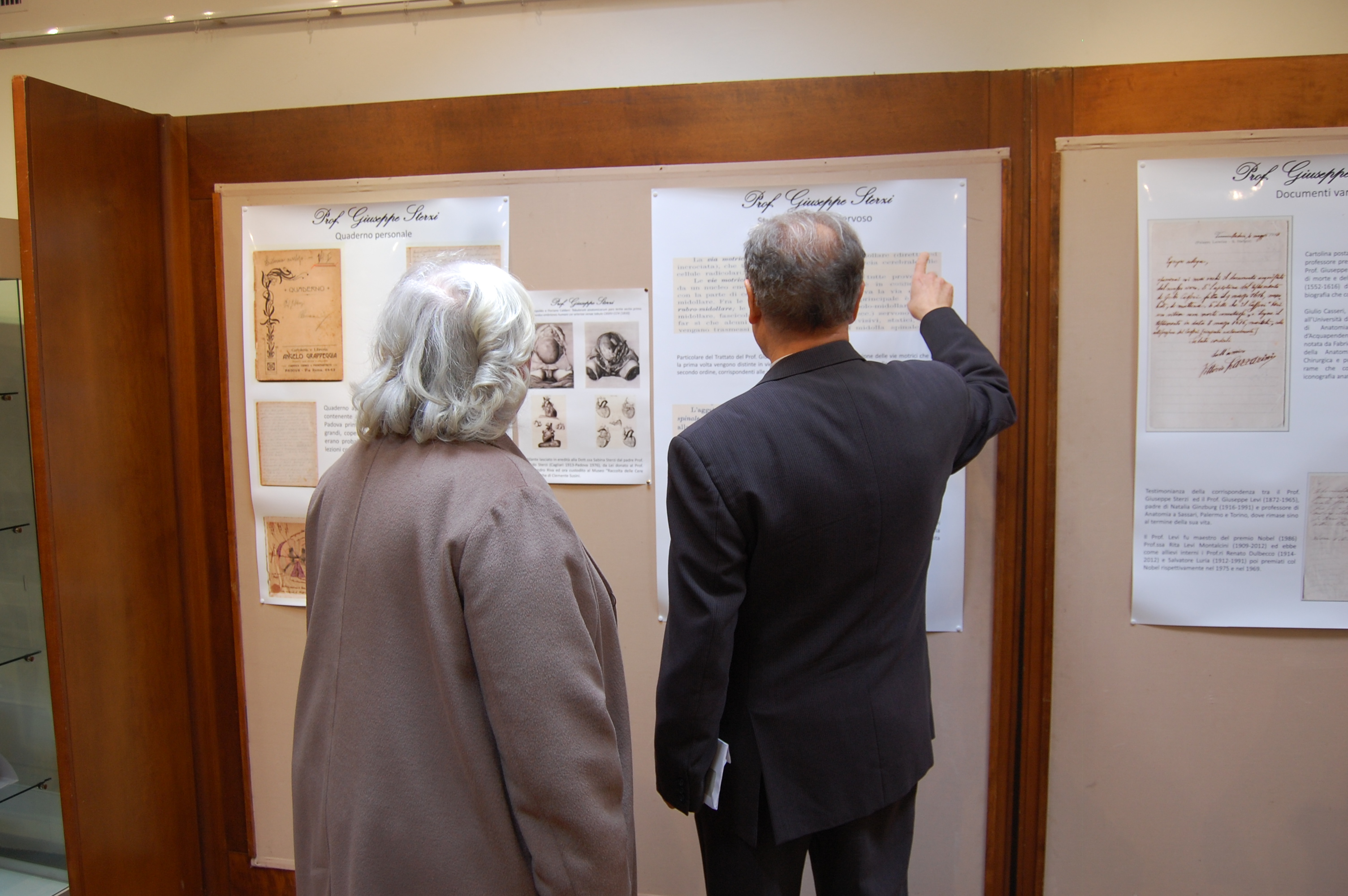 Immagini dell'inaugurazione della Mostra di rari volumi donati da Giuseppe Sterzi