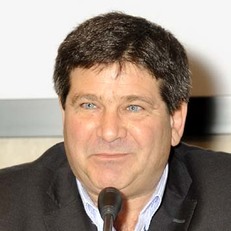 Francesco Mola, ordinario di Statistica, ha diretto anche il dipartimento di Scienze economiche e aziendali, &egrave; sportivo e appassionato di calcio