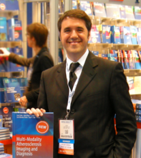 Luca Saba, dirige la Radiologia al Policlinico. Nel 2015 a Lisbona ha ricevuto l'Award for Outstanding Service to the Journal dalla Cardiovascular interventional radiology society of Europe