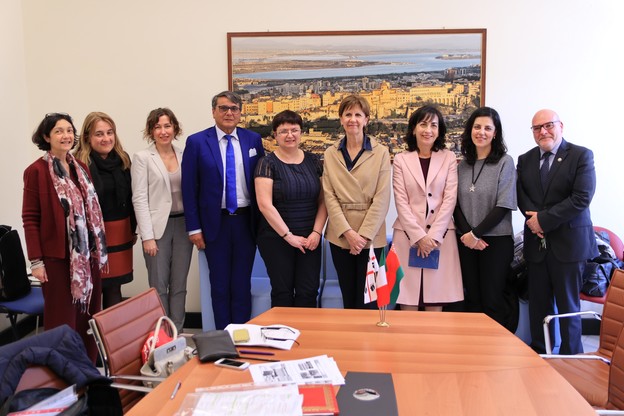 Da sinistra, Fernanda Velluzzi, Donatella Petretto, Natallia Maroz-Vadalazhskaya, Roberto Pili, Irina Moroz, Micaela Morelli, Giovanna Medde, Simona Pilleri e Giuseppe Carboni