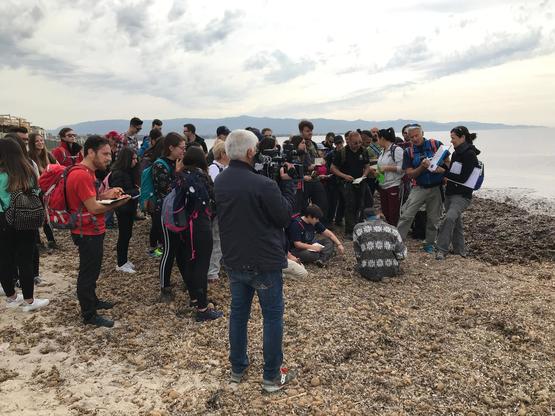 Un momento della lezione in spiaggia