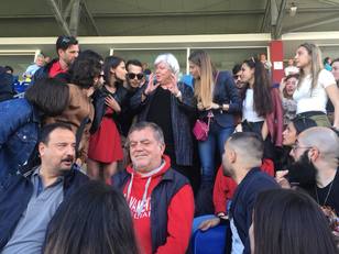 Alcune studentesse che hanno seguito il corso di Alessandro Lovari allo stadio con il Rettore Maria Del Zompo