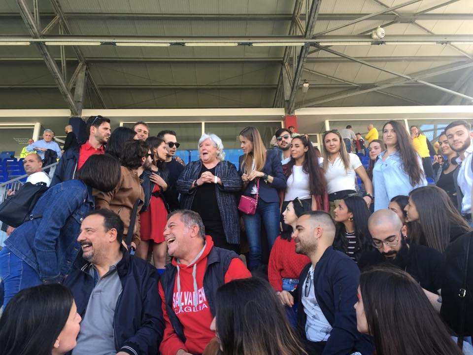 Gli studenti di UniCa con il Rettore alla Sardegna Arena