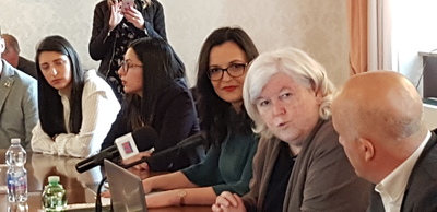 Un'altra fase della presentazione, con al centro Maria Del Zompo e Maria Chiara Di Guardo