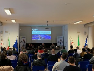 Mattinata intensa alla ex Vetreria di Pirri. Sala conferenza affollata e attenta