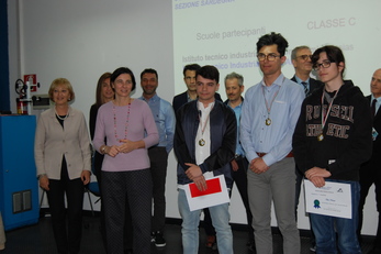Giochi Chimica 2019, i primi tre con la prof.ssa Valentina Onnis