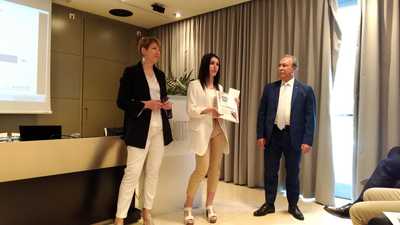 La consegna del Premio e della Borsa a Elisa Demontis