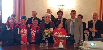 I ragazzi Special Olympics in prima fila con il rettore, docenti e management dell'Universit&agrave; di Cagliari