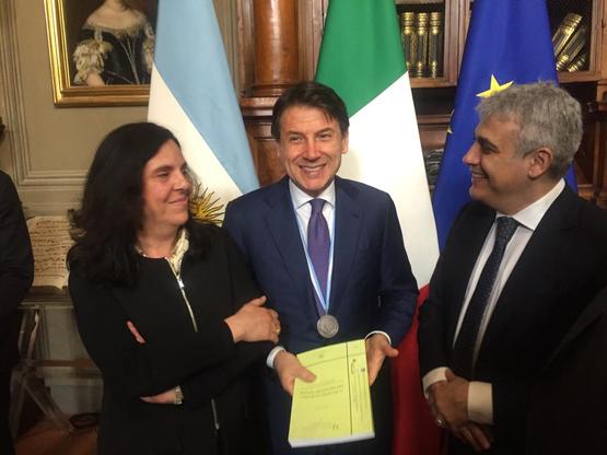 Il Premier tra Anna Maria Siniscalchi e Carlo Pilia