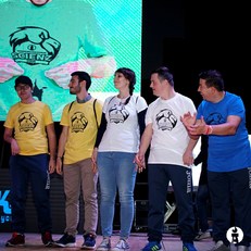 Le maglie colorate a rappresentare le faolt&agrave; di appartenenza. La sfida &egrave; aperta