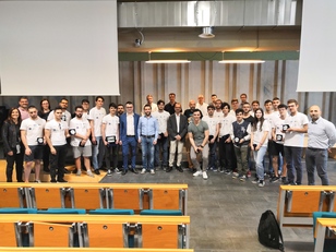 Aula Capitini, facolt&agrave; di Studi umanistici: foto di gruppo docenti e allievi al termine della cerimonia di premiazione