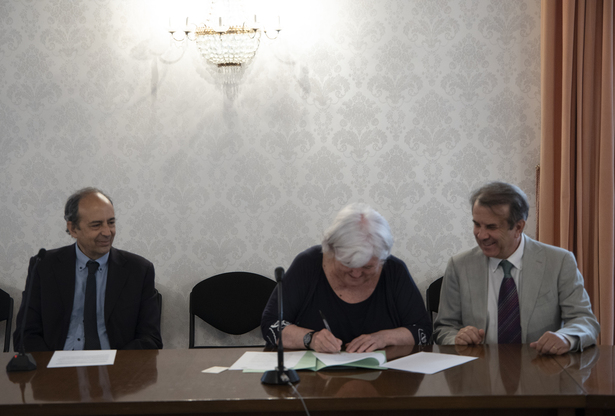 La firma dell'accordo