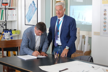 Francesco Mola, Prorettore vicario, firma il registro degli ospiti