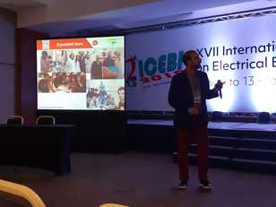 Joinville (Bra). Antonio Dall'Oso mentre presenta il progetto premiato dalla giuria della conferenza Icebi