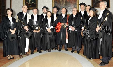 La foto di gruppo nella stanza del Rettore