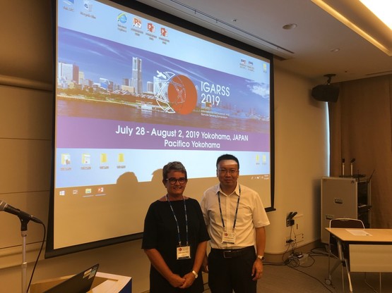Maria Teresa Melis alla Conferenza con Zhizhong Kang, docente alla China University of Geosciences di Pechino e referente per la Cina del Progetto Moon Mapping