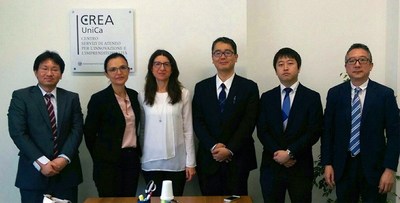 Maria Chiara Di Guardo (seconda da sinistra) con un gruppo di imprenditori giapponesi in visita all'Universit&agrave; di Cagliari