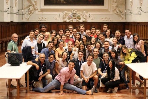 Foto di gruppo finale dei partecipanti alla Scuola di formazione