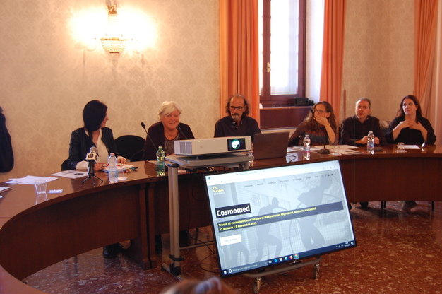 La presentazione di IN/OUT