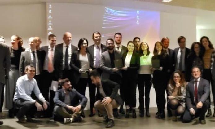I vincitori in posa nella sala conferenze di LVenture