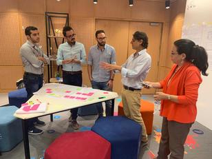 Nella foto, Ferdinando Fornara e Dina K. Shehayeb con tre giovani architetti egiziani durante una delle lezioni della scorsa settimana alla Nile University