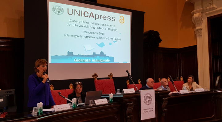 L'introduzione del Prorettore alla Ricerca, Micaela Morelli. Alla sua destra, nell'ordine: Elisabetta Marini, Michele Ciliberto, Pietro Greco e Maria Vittoria Benelli