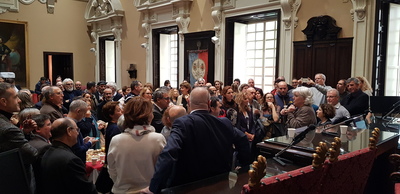 Un'immagine della festa di fine mattinata nell'aula magna del Rettorato