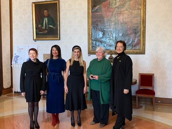 Cagliari. Maria Del Zompo ed Elisabetta Cotti, seconda e terza da destra, con le professoresse Georgopoulou, Maakeva e Tarle in rettorato