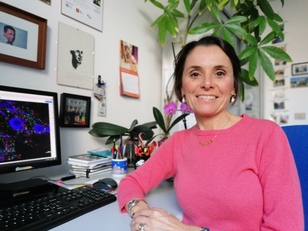 Miriam Melis nello studio alla Cittadella universitaria di Monserrato