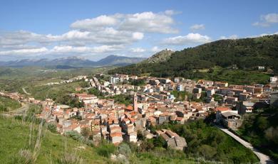 Bitti, centro di circa tremila anime, dista 38 km da Nuoro