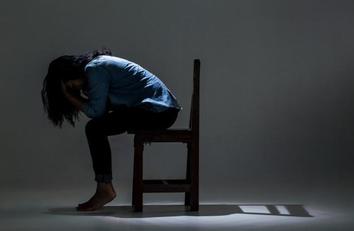 Effetto stressante per solitudine, confinamento domestico e crisi economica