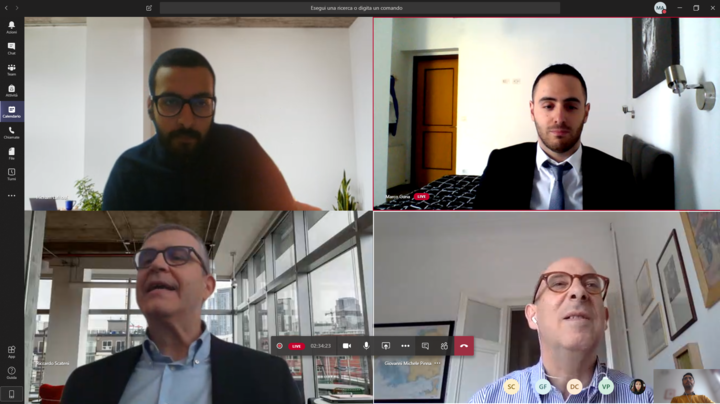 Lauree magistrali in Informatica: in alto i due candidati Marco Guria e Hicham Lafhouli al momento della proclamazione. In basso i professori Riccardo Scateni e Michele Pinna