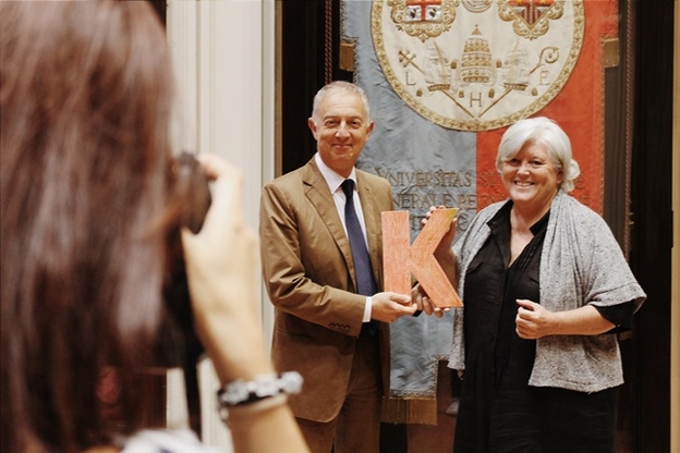 Maria Del Zompo con Giorgio Sorrentino, DG dell'Azienda Ospedaliero-Universitaria di Cagliari, in uno scatto realizzato per "Fattore K", l'indovinata iniziativa di "Sardegna Medicina" in collaborazione con UniCa e AOU (foto Valentina Zuddas)