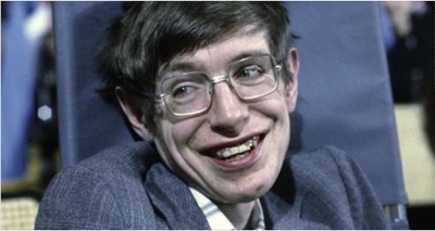 Stephen Hawking, cosmologo, fisico, matematico, astrofisico, accademico e divulgatore scientifico britannico, fra i pi&ugrave; autorevoli e conosciuti fisici teorici al mondo