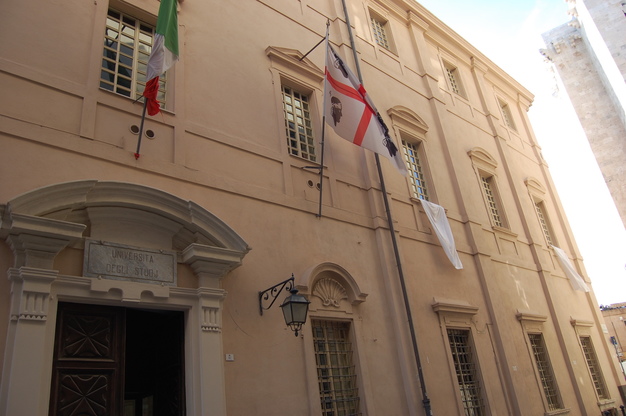 Sul rettorato un lenzuolo bianco per Giovanni Falcone