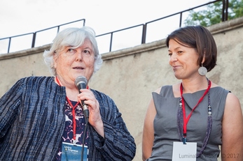 Maria Del Zompo, docente di Farmacologia del dipartimento di Scienze biomediche, gi&agrave; rettore di UniCa, con Annalisa Bonfiglio